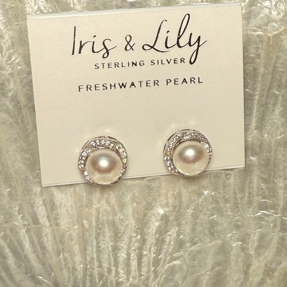 Iris White and Silver Spiral Pearl Earrings - Picture 3 of 5